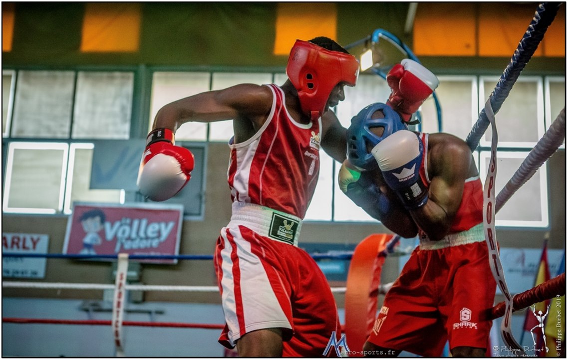 Gala Ring Grenoblois : Grady N’KUNKU (Ring Grenoblois) bat Amadou Thiam (Espagne) aux points