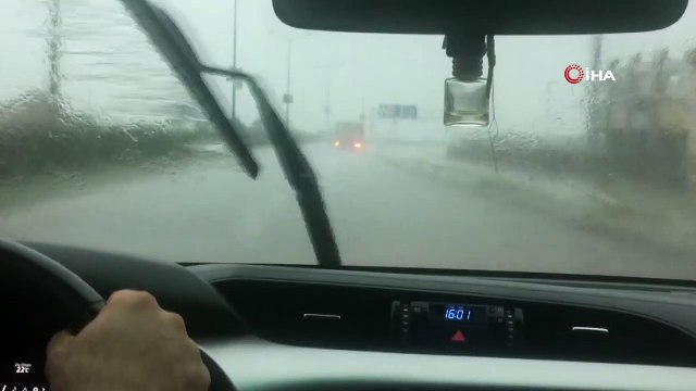 Karadeniz Sahil Yolu’ndaki sürücülere yağmur ve şimşek engeli