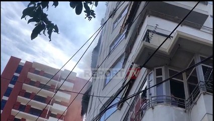 Report TV -Apartamenti përfshihet nga flakët/ Zjarrfikësit 'luftë' për ta neutralizuar
