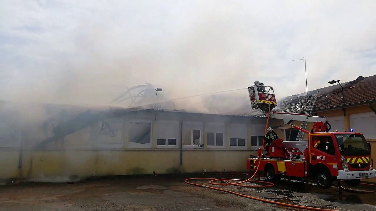 Un incendie ravage l'école de Pouilly-sous-Charlieu