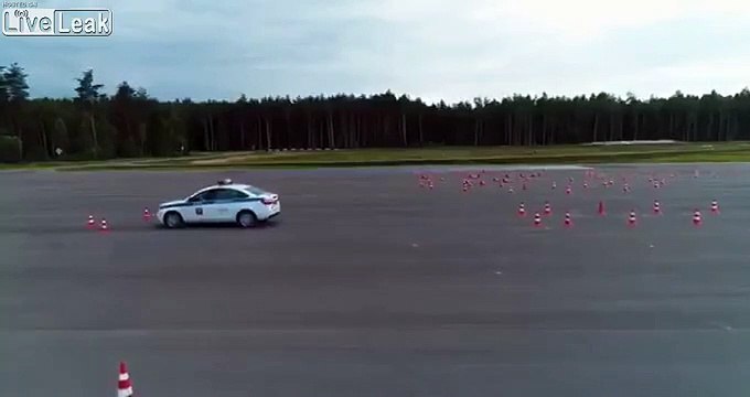 Comment éviter une roquette en voiture.. pour de vrai ! Démo de la police