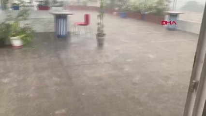 İZMİR'DE DOLU YAĞIŞI ETKİLİ OLDU