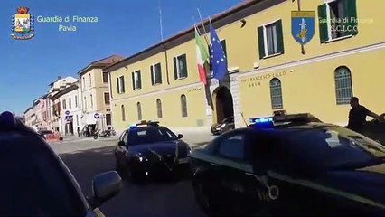 Descargar video: Padova - Cocaina dal Perù con baby corriere dodici arresti (18.06.19)