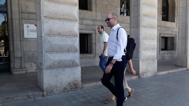 Podemos llega a la reunión para negociar la formación del Govern