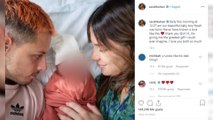 Chicharito y Sara Kohan presumen de bebé en redes sociales