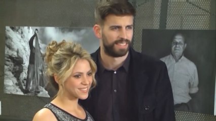 Download Video: Shakira y Piqué felicitan la navidad con un posado familiar