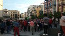 Protestas frente al Ayuntamiento de Badajoz en rechazo al pacto PP-Cs
