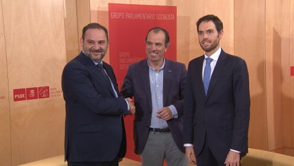 Ábalos se reúne con la formación política Navarra Suma