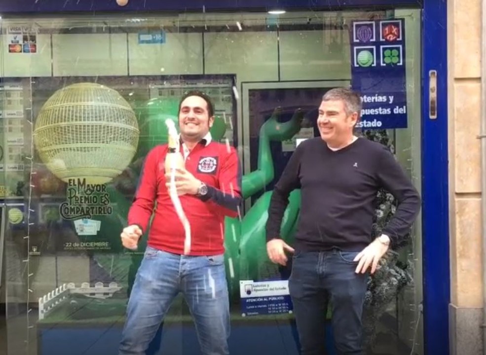 La administración de la calle Quintana de Salamanca estrena instalaciones con el 'Gordo'-.