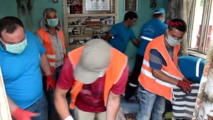 AYDIN Evden 4 kamyon dolusu çöp çıktı