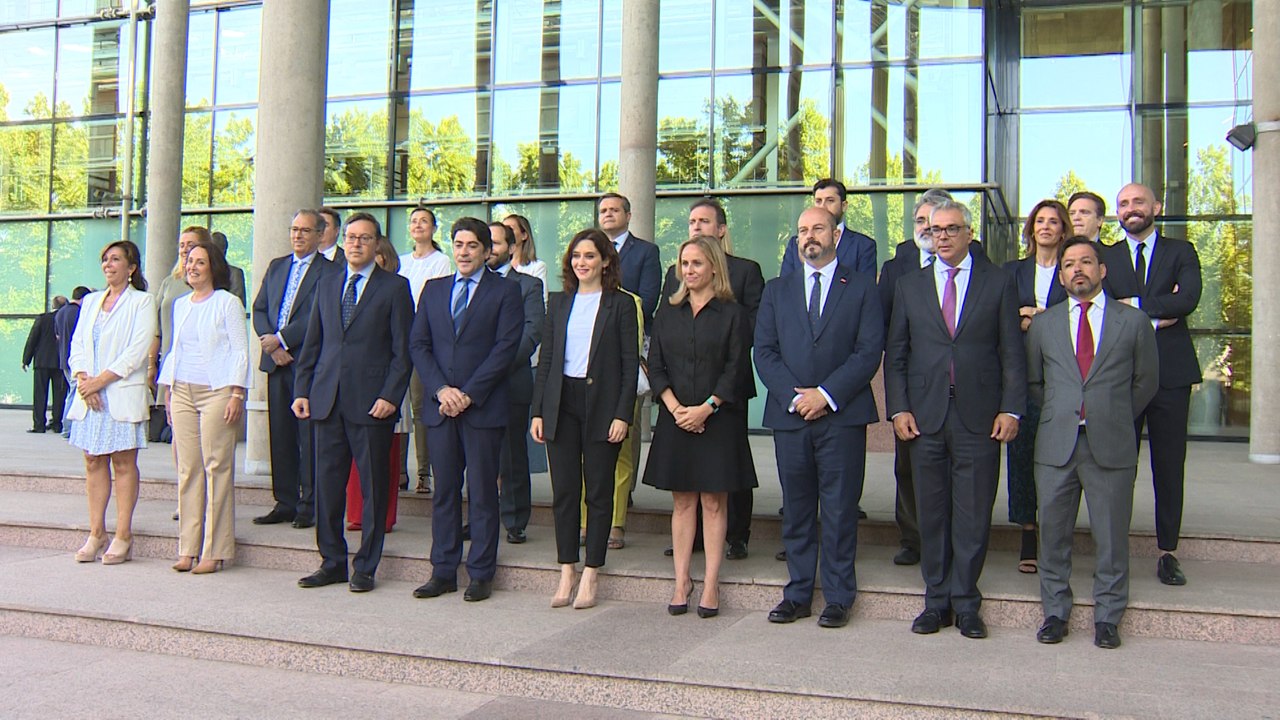 El PP se hace la foto de inicio de legislatura y se reúne con Díaz Ayuso