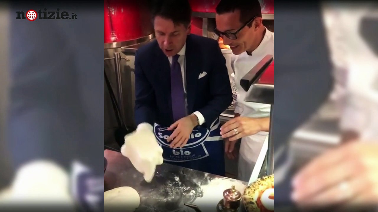 Napoli, Giuseppe Conte impasta la pizza da Gino Sorbillo | Notizie.it