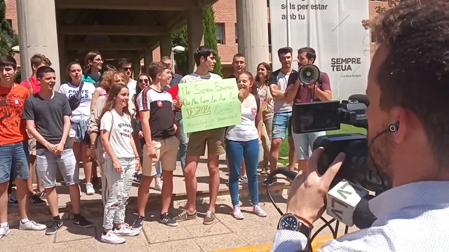 Protesta de estudiantes por el difícil examen de matemáticas II en la PAU