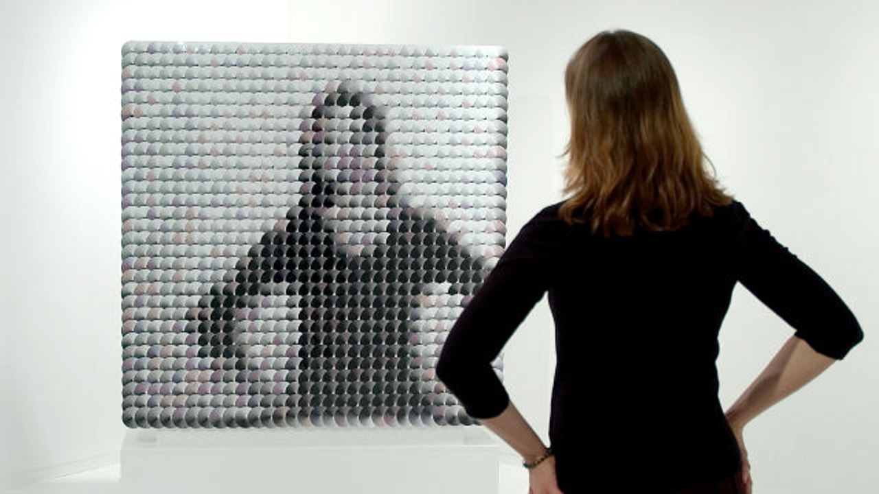 How This Artist Makes Mirrors Out of Pompoms and Wooden Tiles