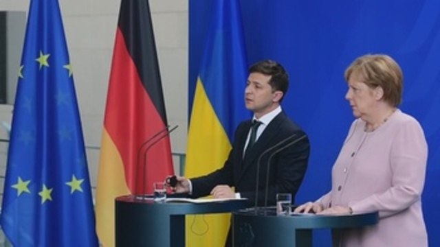 Zelenski reclama a Merkel, sin éxito, un aumento de las sanciones a Moscú