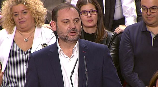 Ábalos dice que van a seguir gobernando por decreto