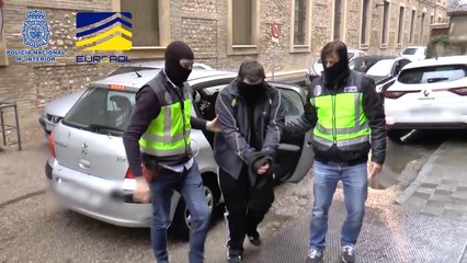 Detenidos 3 jóvenes de la sección en español de una web neonazis