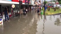 Osmaniye'de kuvvetli yağış sonrası alt geçit ulaşıma kapandı