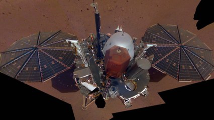 La nave InSight resplandece sobre Marte en su primer 'selfie'