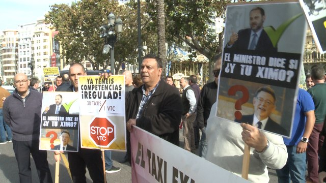 Los taxistas valencianos piden con urgencia regular los VTC