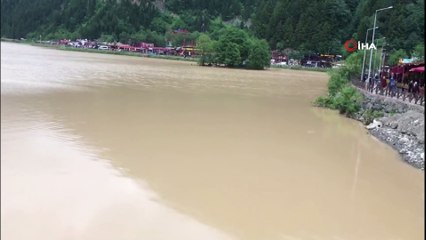 Uzungöl'ün rengi değişti, görenler gözlerine inanamadı