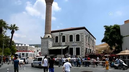 Video herunterladen: Mursi için gıyabi cenaze namazı