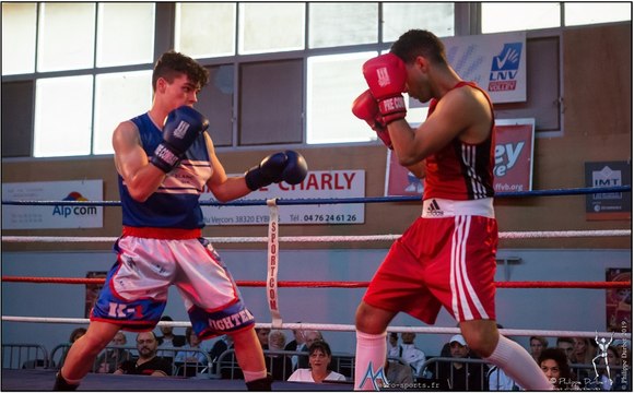 Gala du Ring Grenoblois : Sofian Kaldi (Ring Grenoblois) bat Marc Medina (Espagne)