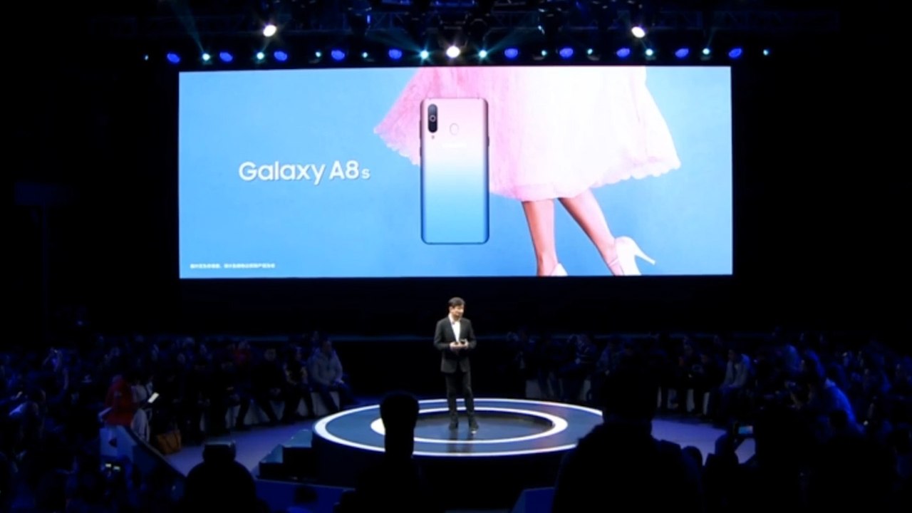 Samsung presenta el Galaxy A8s con pantalla Infinity-0