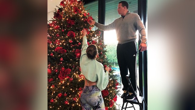 Jennifer Lopez revoluciona instagram con unas fotos navideñas