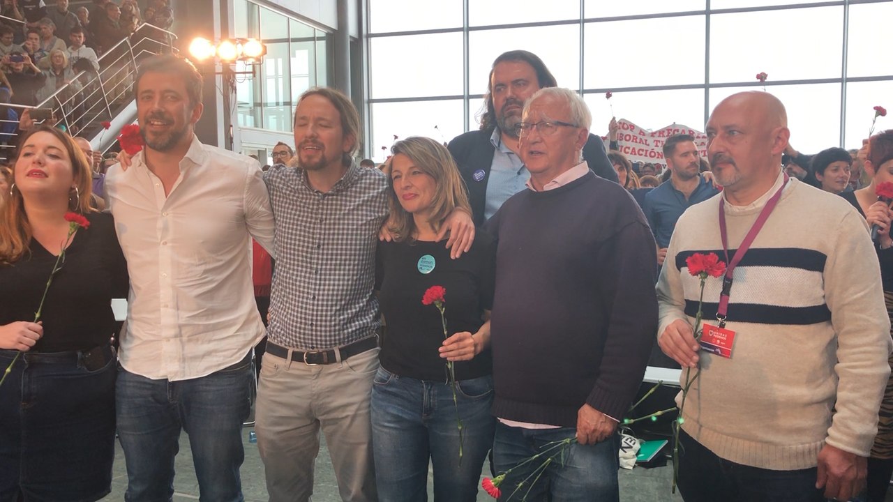 Iglesias canta 'Grândola Vila Morena' en un mitin en Vigo