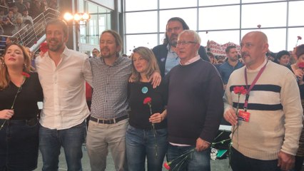 Iglesias canta 'Grândola Vila Morena' en un mitin en Vigo