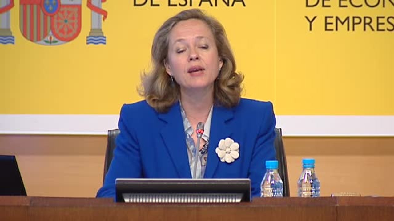 Calviño asegura que los datos del paro "confirman la evolución positiva del mercado laboral"