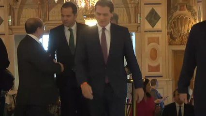 Garrido se estrena escoltando a Rivera en un desayuno informativo