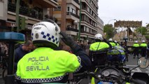 La policía local de Sevilla y Hermandad de la Trinidad