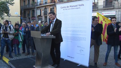 Скачать видео: Gritos y cánticos contra Manuel Valls en el barrio barcelonés del Raval