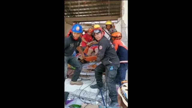 Al menos 16 fallecidos por un terremoto en Filipinas