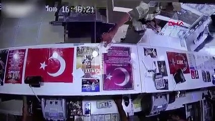 Vatandaş binlerce lirayı havaya saçtı! Turistler bile saldırdı