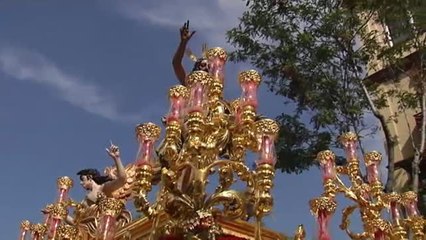 La recogida de sillas y palcos y la degustación de las últimas torrijas cierran la Semana Santa sevillana