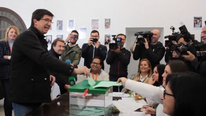 Juan Marín ejerce su derecho a voto en Sanlúcar