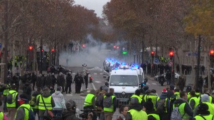 Más de 100 detenidos en protestas de los "chalecos amarillos"