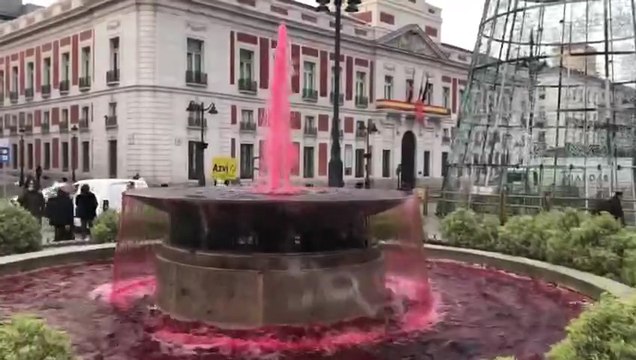 La Fuente de Sol se tiñe de rojo por el Dia Mundial contra el SIDA