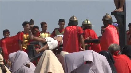 Filipinas revive la crucifixión de Cristo