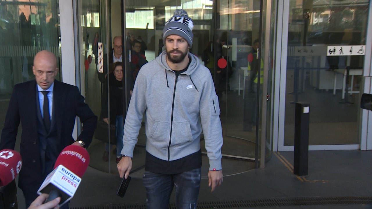 Piqué condenado a 48.000 euros por conducir sin puntos