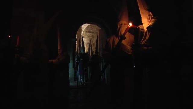 Silencio y respeto en el Miserere de la Hermandad de Jesús Yacente de Zamora