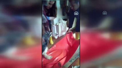 Sağanakta evinde mahsur kalan yaşlı kadını itfaiye kurtardı - KIRIKKALE