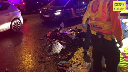 Un motorista colisiona con un coche patrulla en Chamberí