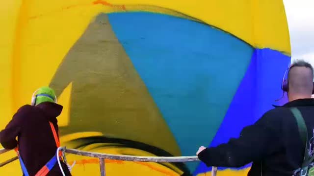 Okuda lleva su arte urbano a Ciudad Real para dar una nueva y colorida vida a diez silos de la provincia