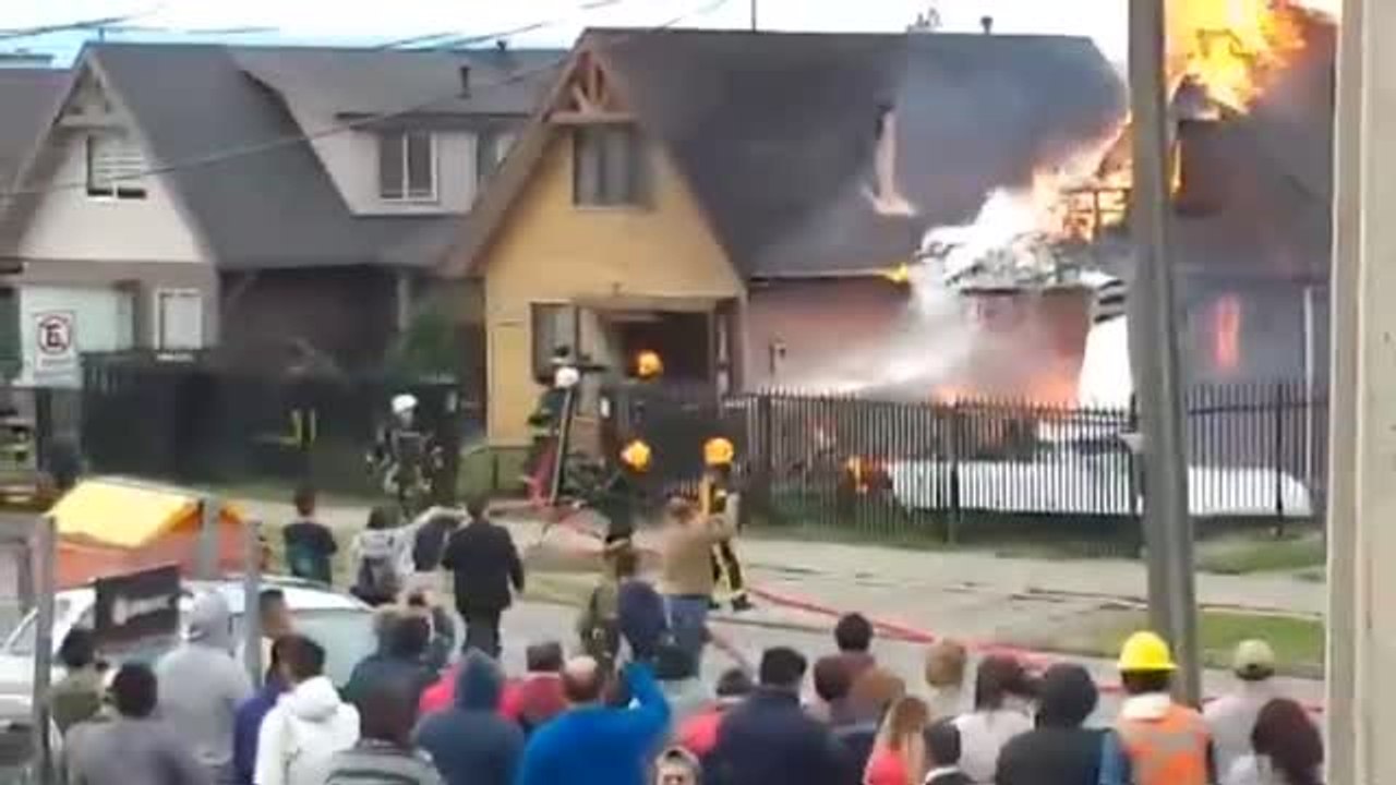 Una avioneta se estrella contra una vivenda en Chile