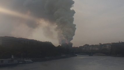 Télécharger la video: La Catedral de Notre Dame de París, en llamas