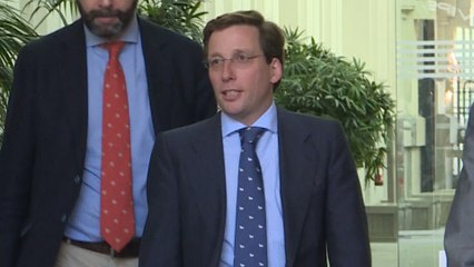 Almeida y Maroto tras reunirse con Vox